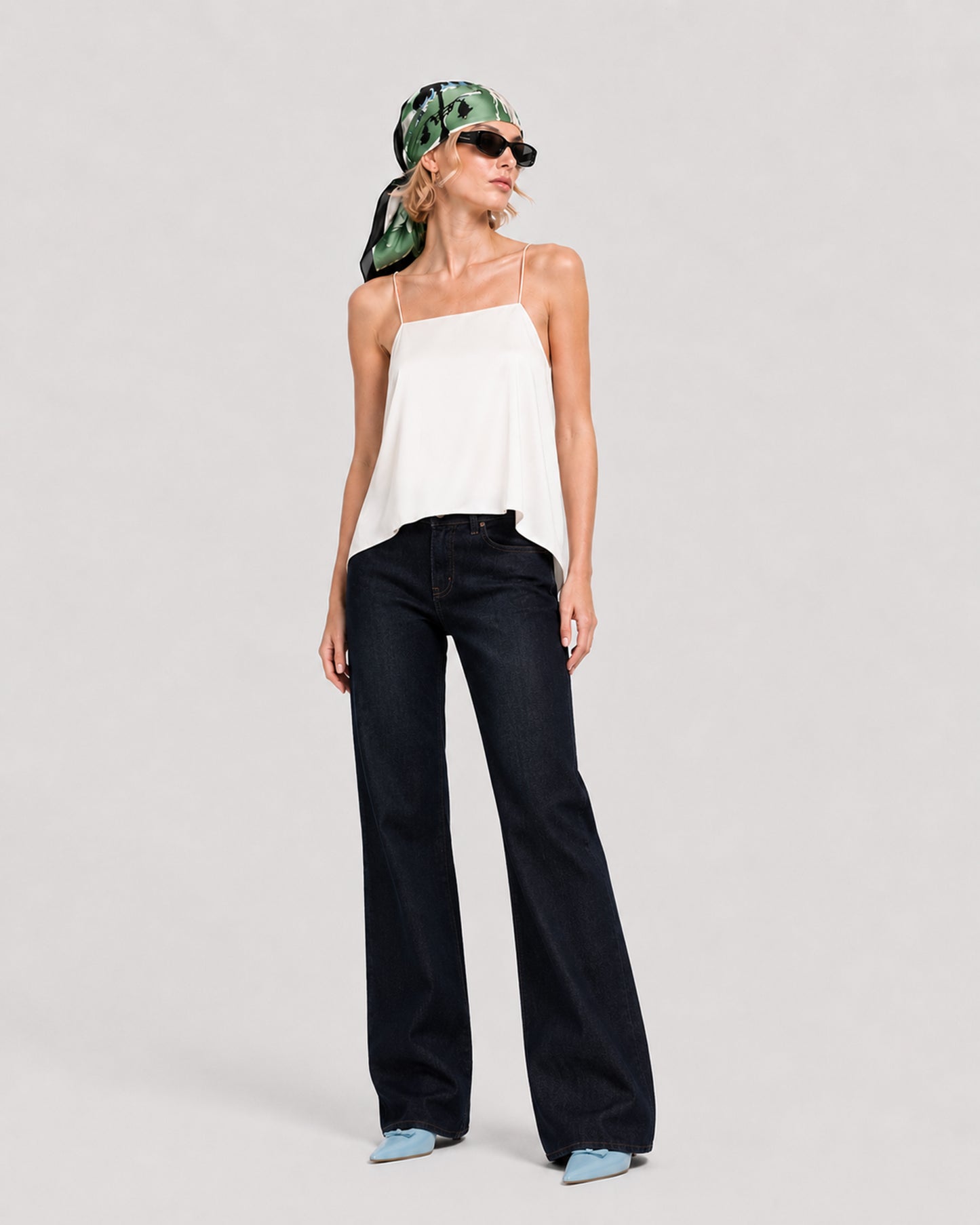 WHITE PANELS TOP