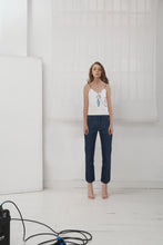 Load image into Gallery viewer, Five pockets jeans.
